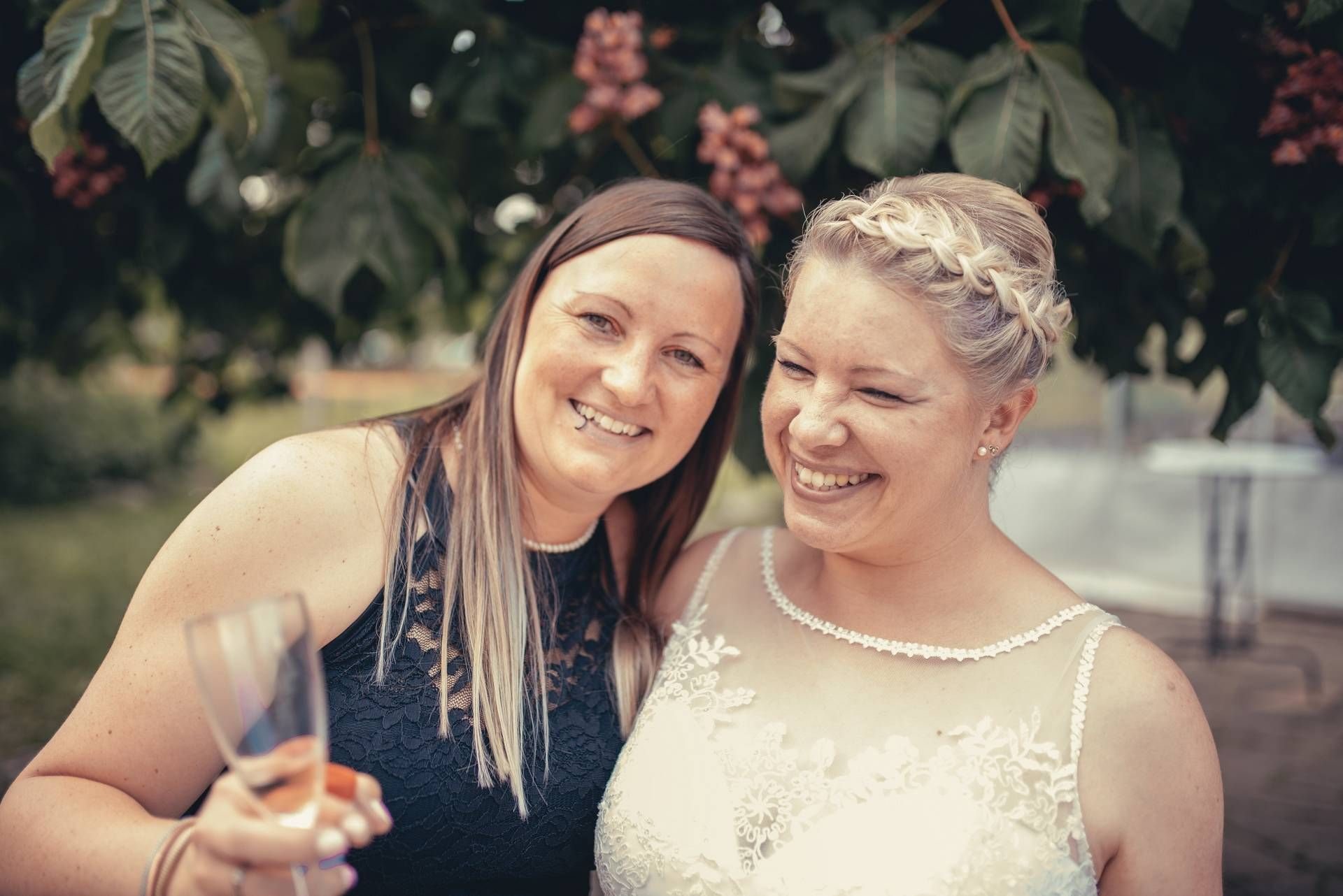 Glueckliches Brautpaar – Hochzeitsfotografie, Albstadt & Zollernalbkreis